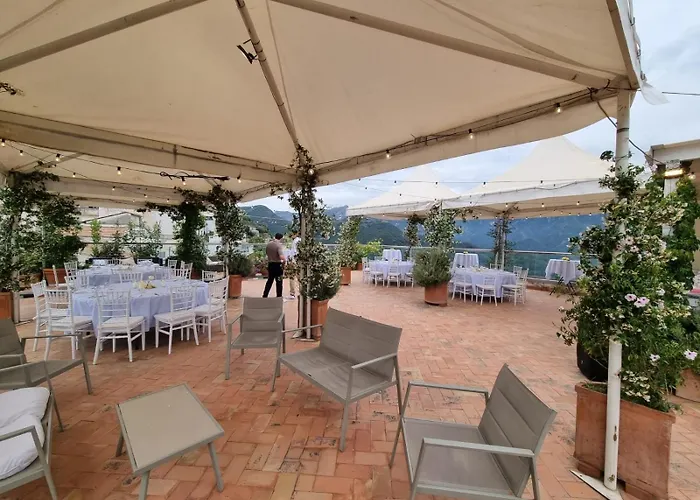 ホテル ボナディーズ ラヴェッロ